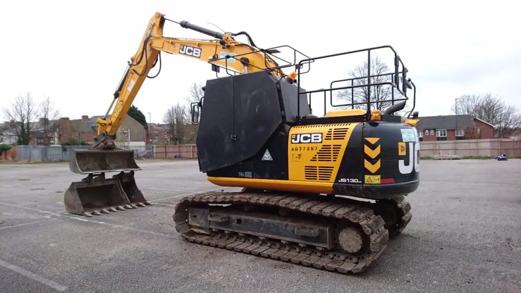 Digger for knotweed removal